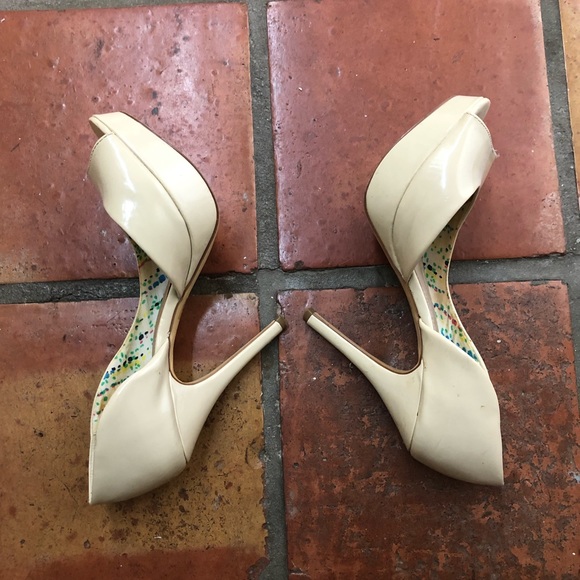 Women’s Heels - Picture 3 of 3